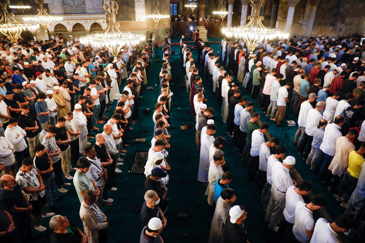 Ayasofya Camii nde binlerce kişi bayram namazı kıldı #6