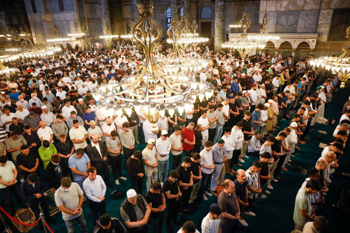 Ayasofya Camii nde binlerce kişi bayram namazı kıldı #3