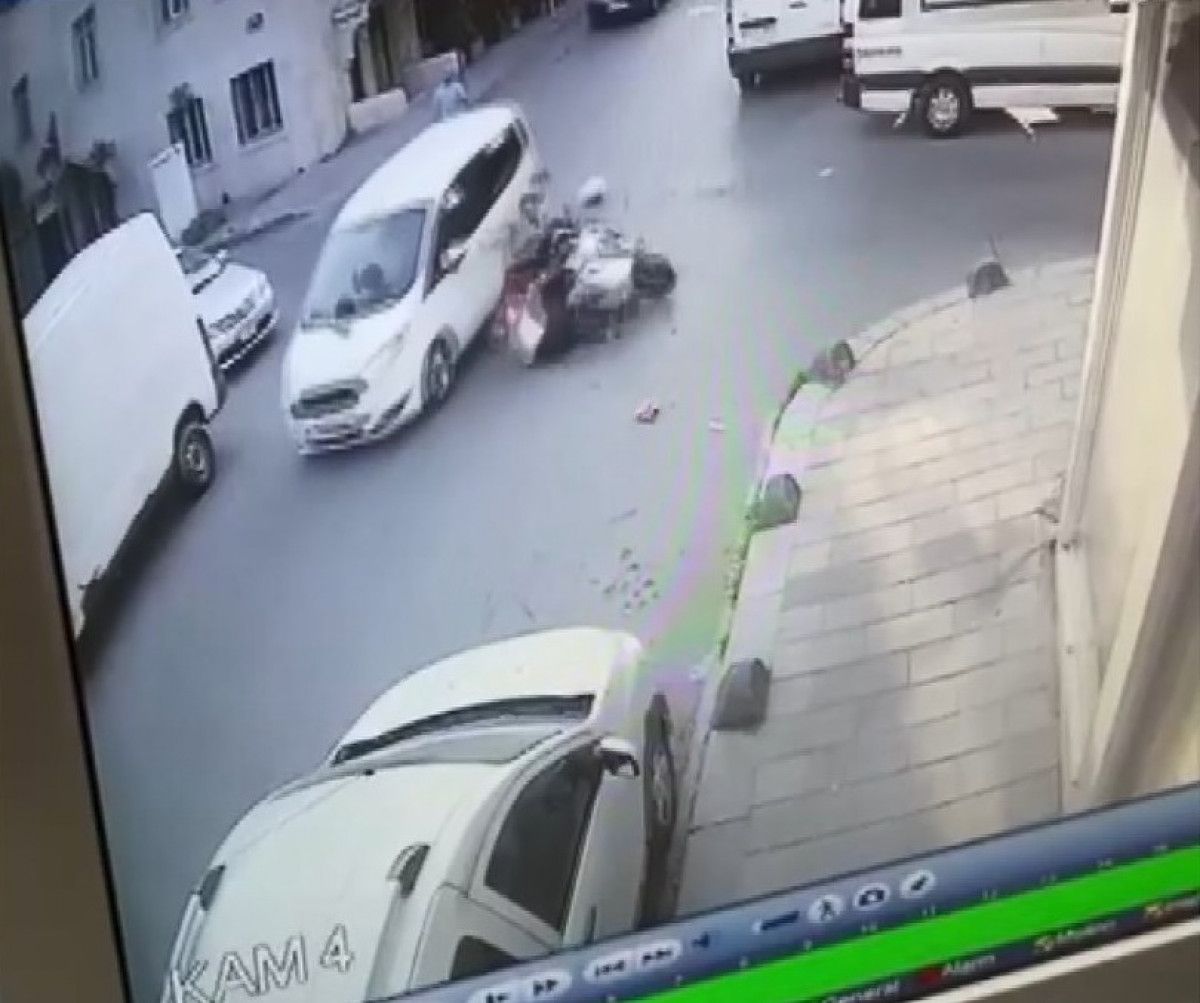 İstanbul da kaza yapan sürücüler birbirine girdi #3
