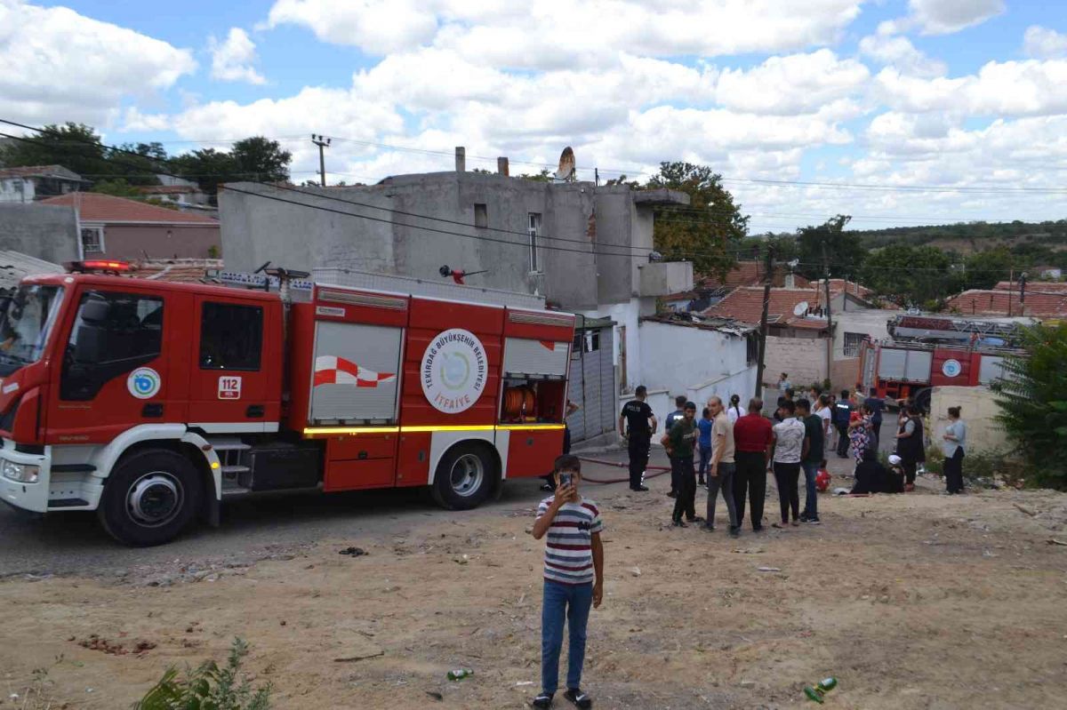 Tekirdağ da yanan evlerine hüngür hüngür ağladılar #5