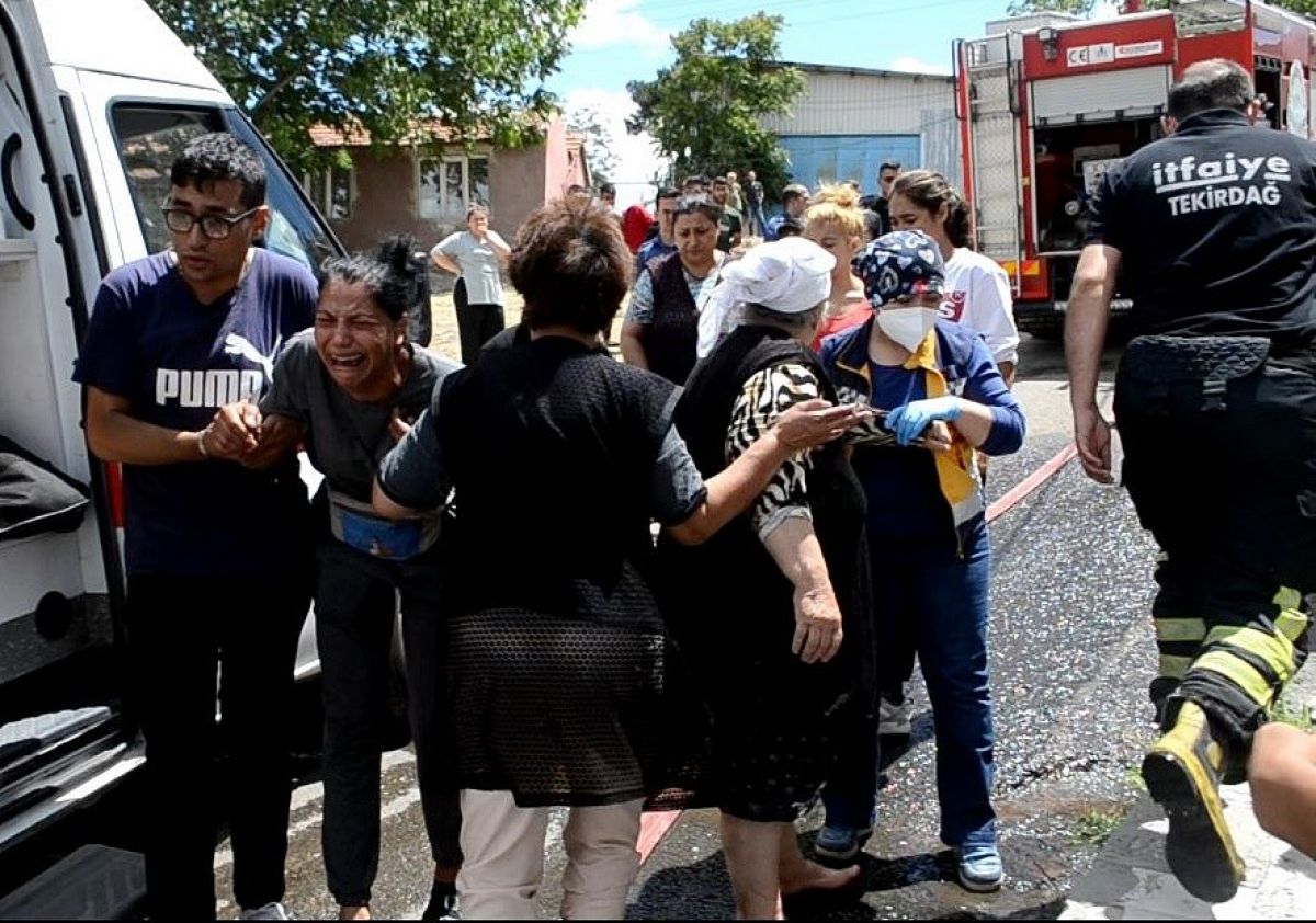 Tekirdağ da yanan evlerine hüngür hüngür ağladılar #1