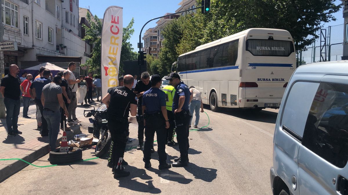 Bursa da göreve giden motosikletli polisler kaza yaptı #5