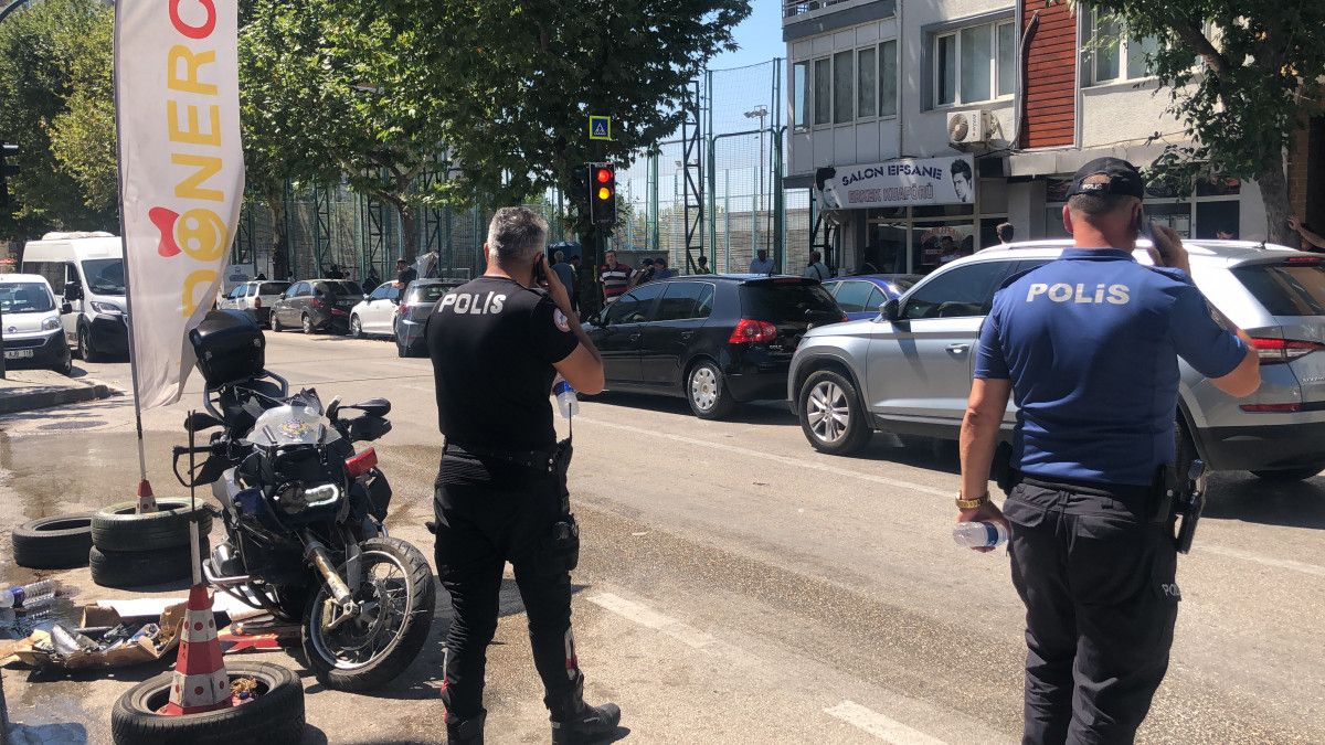 Bursa da göreve giden motosikletli polisler kaza yaptı #3