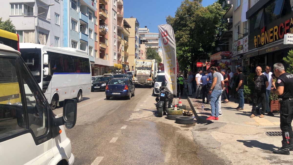 Bursa da göreve giden motosikletli polisler kaza yaptı #4