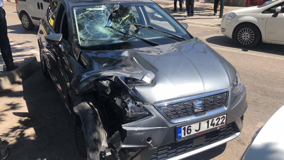 Bursa da göreve giden motosikletli polisler kaza yaptı #2