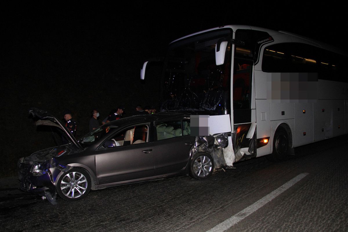 Manisa da yolcu otobüsü ve 2 otomobil çarpıştı: 4 yaralı #3
