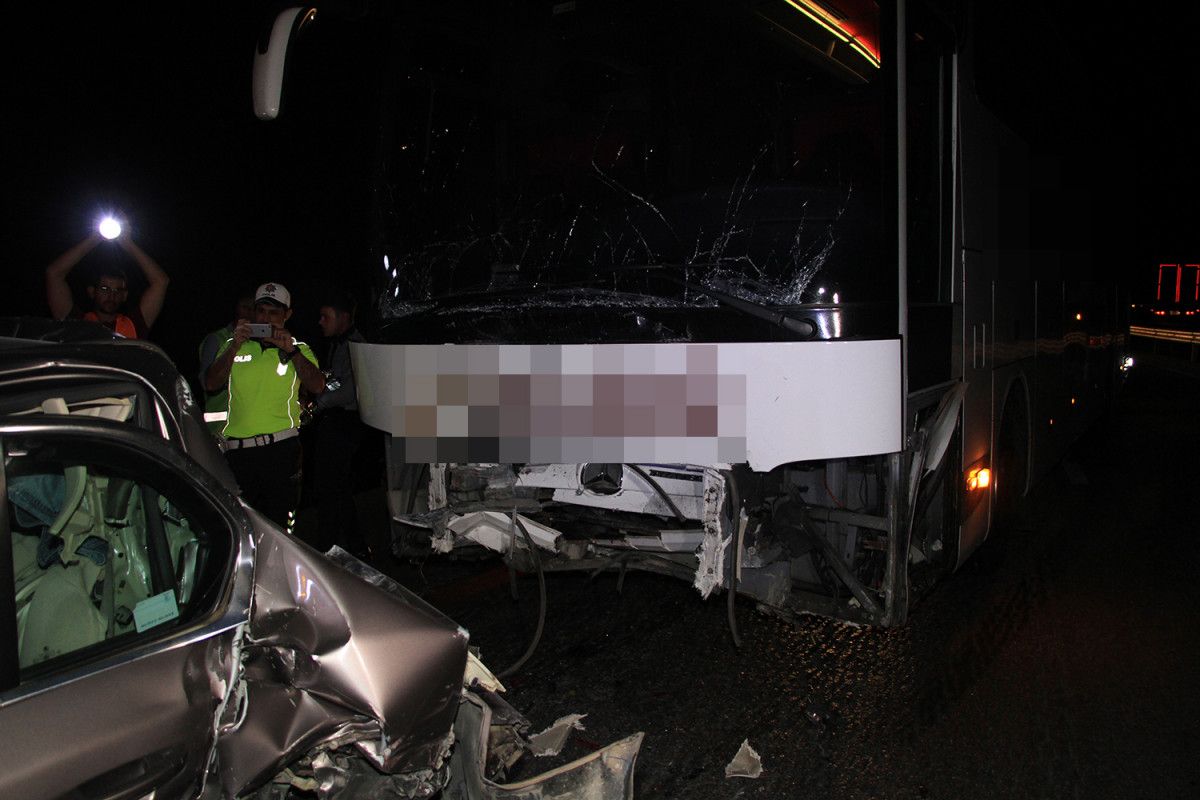 Manisa da yolcu otobüsü ve 2 otomobil çarpıştı: 4 yaralı #2