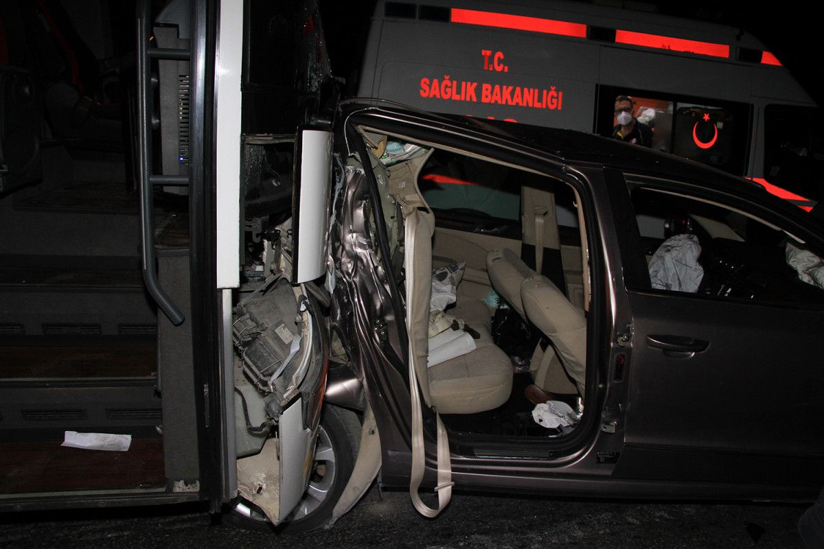 Manisa da yolcu otobüsü ve 2 otomobil çarpıştı: 4 yaralı #4
