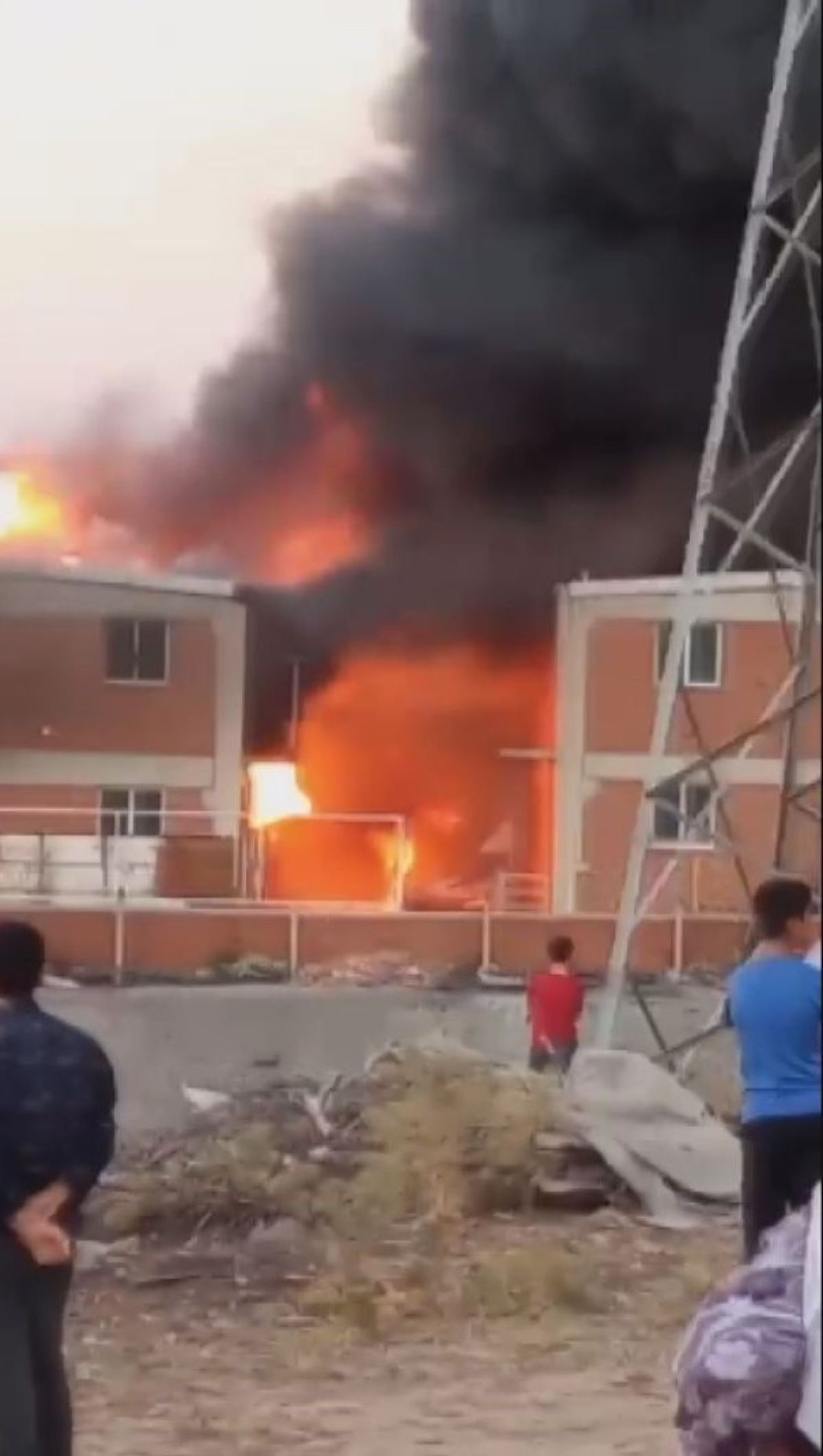 İzmir de kimya imalathanesinde yangın: 1 ölü 1 yaralı #6