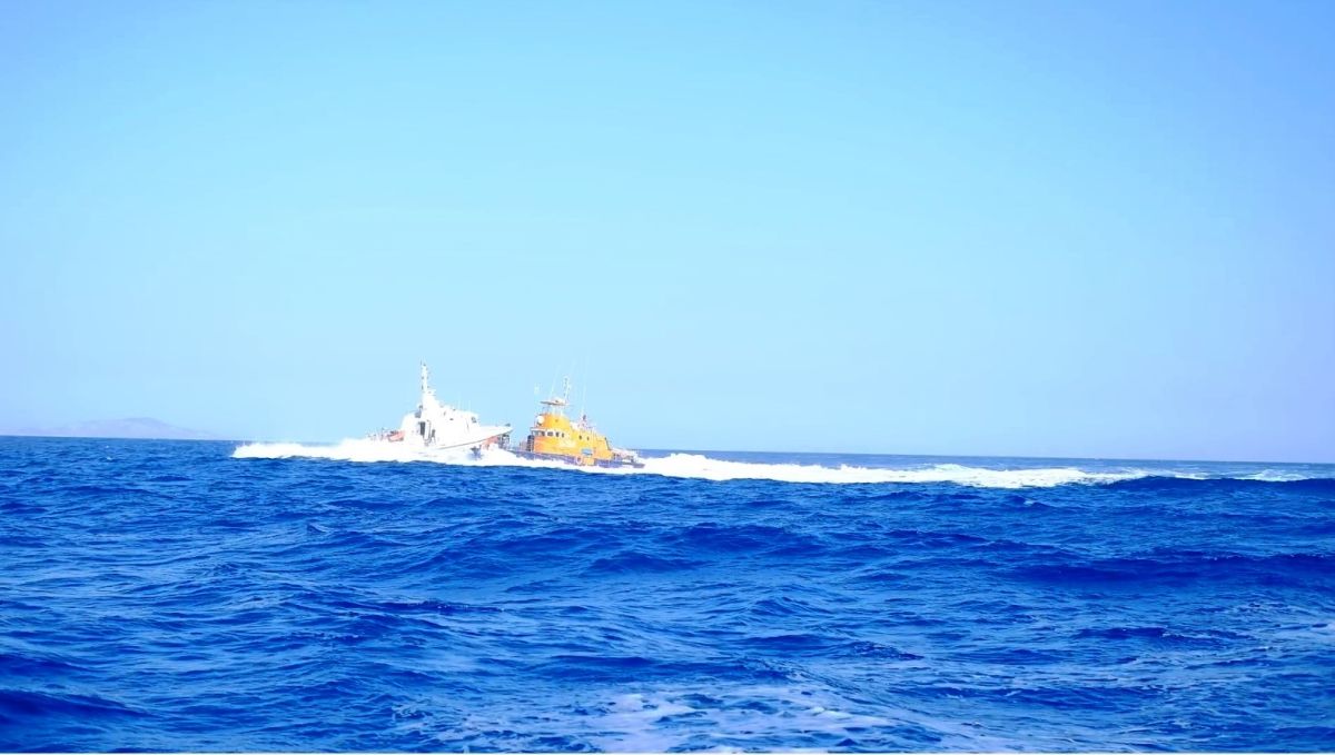 Yelkenli tekneyi taciz eden Yunan unsurları, Türk askerlerini görünce kaçtı  #2