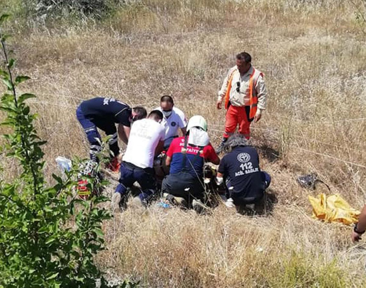 Denizli de otomobil, şarampole yuvarlandı: 2 ölü, 1 yaralı #3