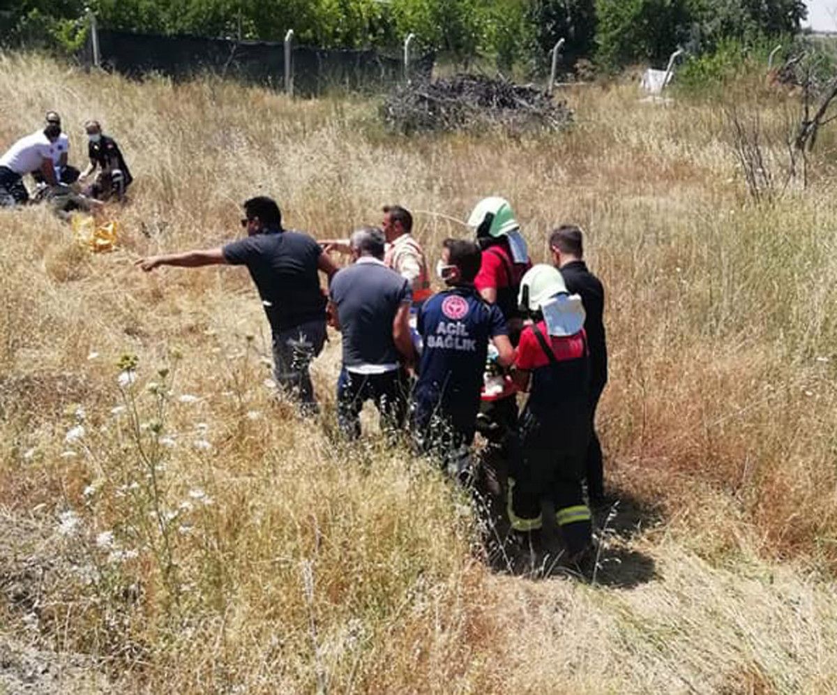 Denizli de otomobil, şarampole yuvarlandı: 2 ölü, 1 yaralı #4
