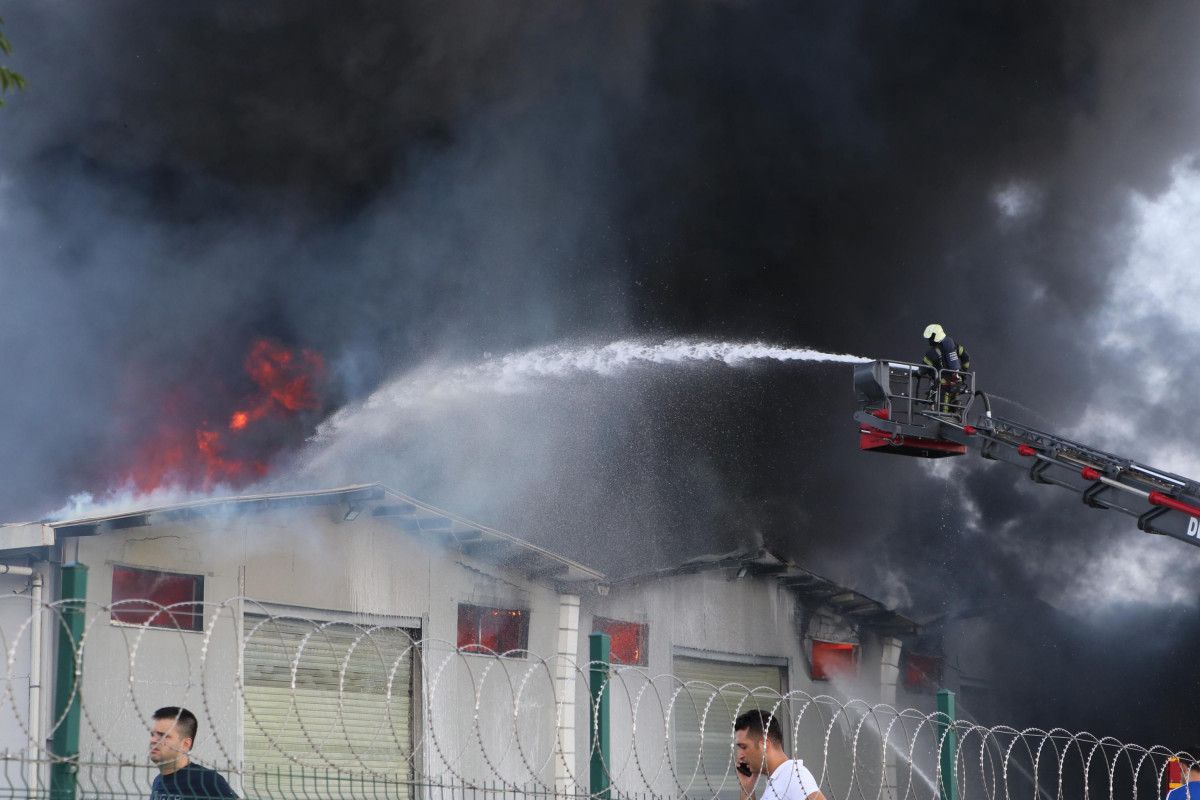 Denizli de Emniyet in lojistik deposunda yangın çıktı #3