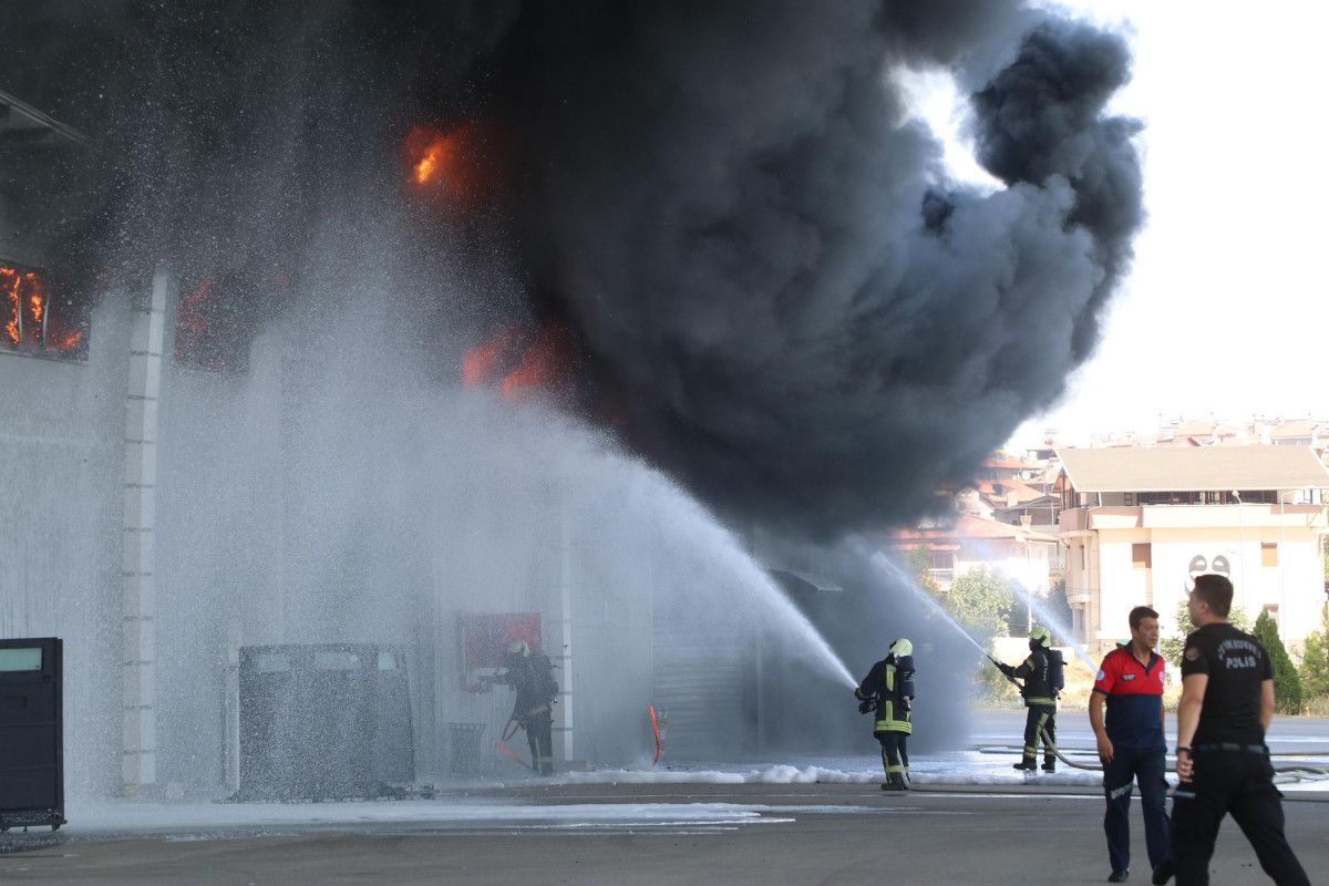 Denizli de Emniyet in lojistik deposunda yangın çıktı #10