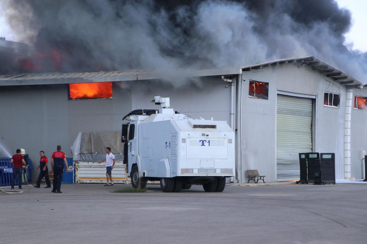 Denizli de Emniyet in lojistik deposunda yangın çıktı #9