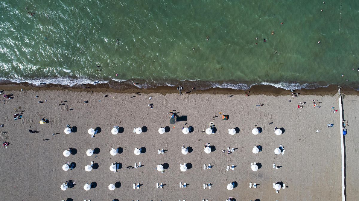 Tatilcilerin yeni gözdesi Karaburun Plajı, Akdeniz sahillerini aratmıyor #3
