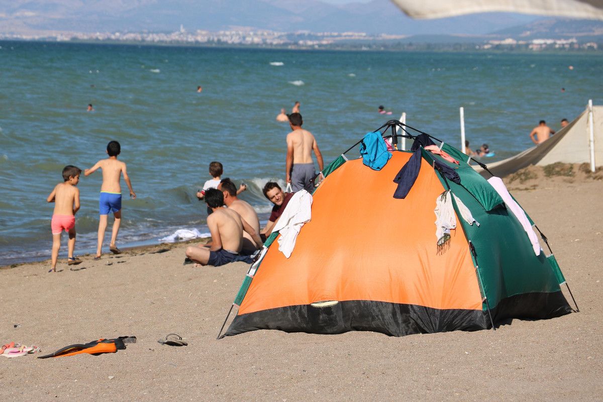Tatilcilerin yeni gözdesi Karaburun Plajı, Akdeniz sahillerini aratmıyor #10