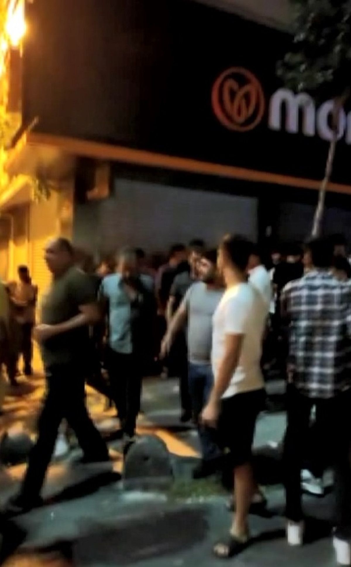 İstanbul da yanlış anlaşılma yüzünden çıkan kız kaçırma iddiası mahalleyi karıştı #2