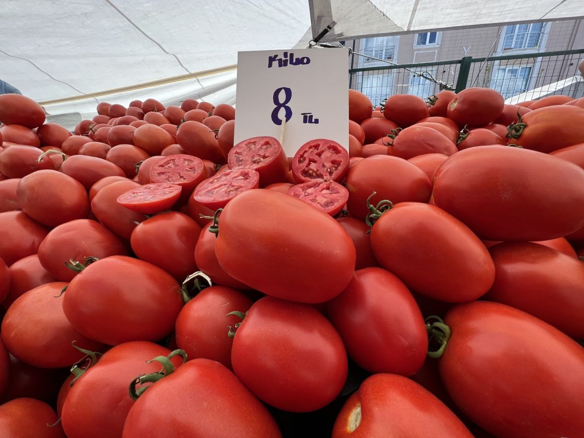 İstanbul’da semt pazarlarında sebze-meyve fiyatları geriledi #3