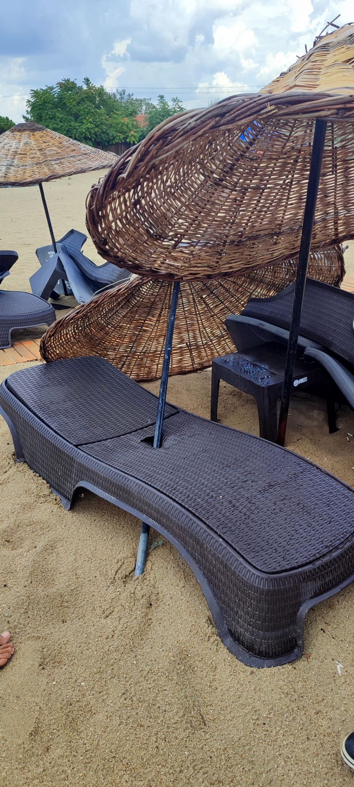 Edirne de şiddetli yağmur tatilcilere zor anlar yaşattı #6