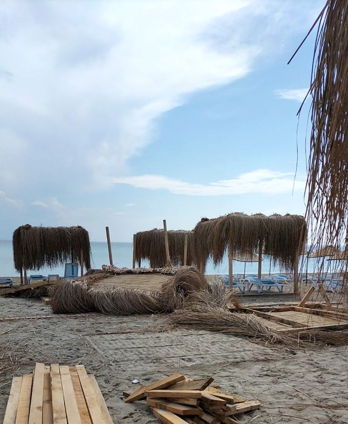 Edirne de şiddetli yağmur tatilcilere zor anlar yaşattı #5