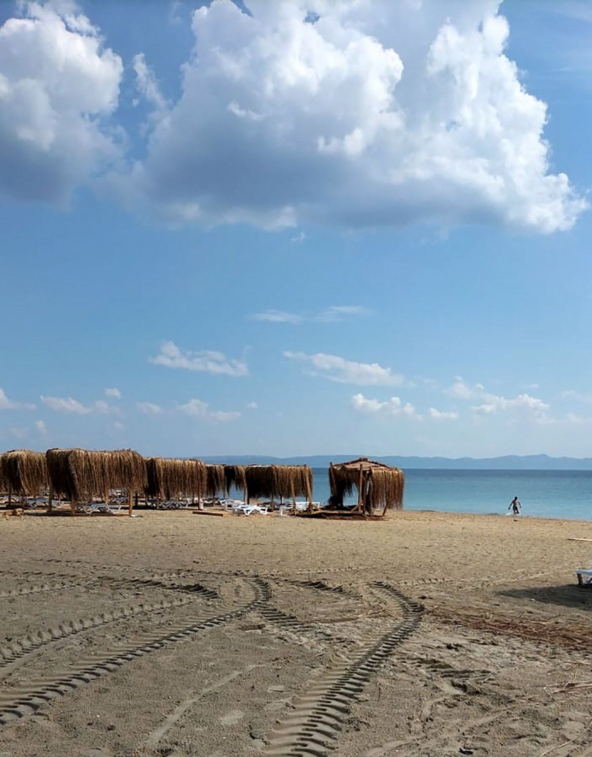 Edirne de şiddetli yağmur tatilcilere zor anlar yaşattı #8