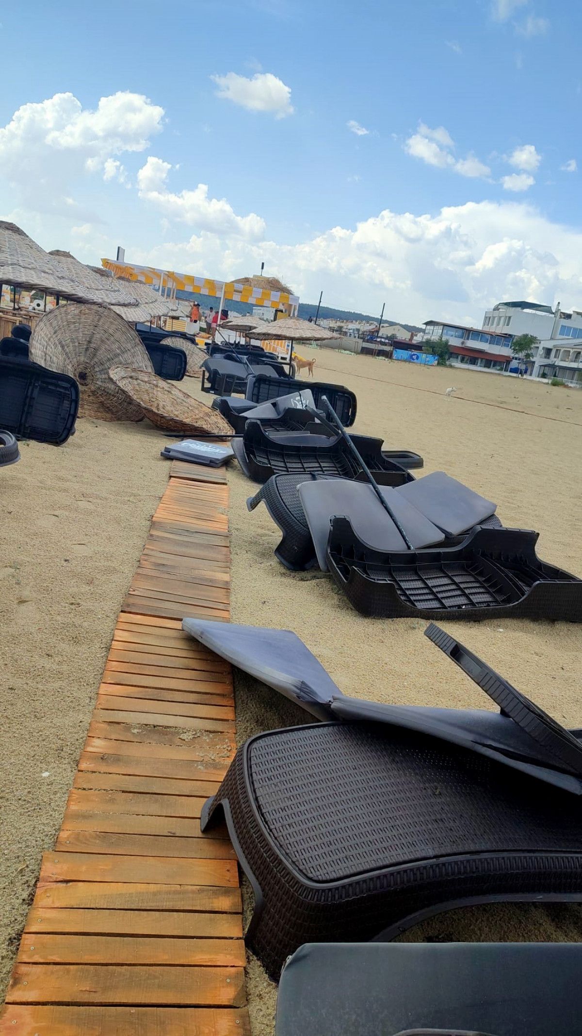 Edirne de şiddetli yağmur tatilcilere zor anlar yaşattı #7