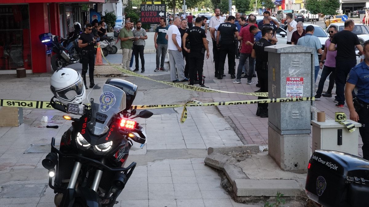 Antalya da ihbara giden polisin düşen tabancasını alıp, 2 polisi ayağından vurdu #6