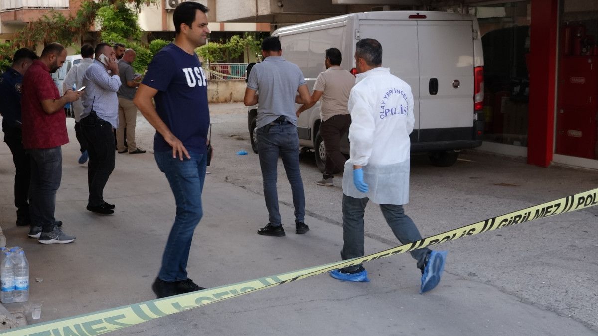 Antalya da ihbara giden polisin düşen tabancasını alıp, 2 polisi ayağından vurdu #8