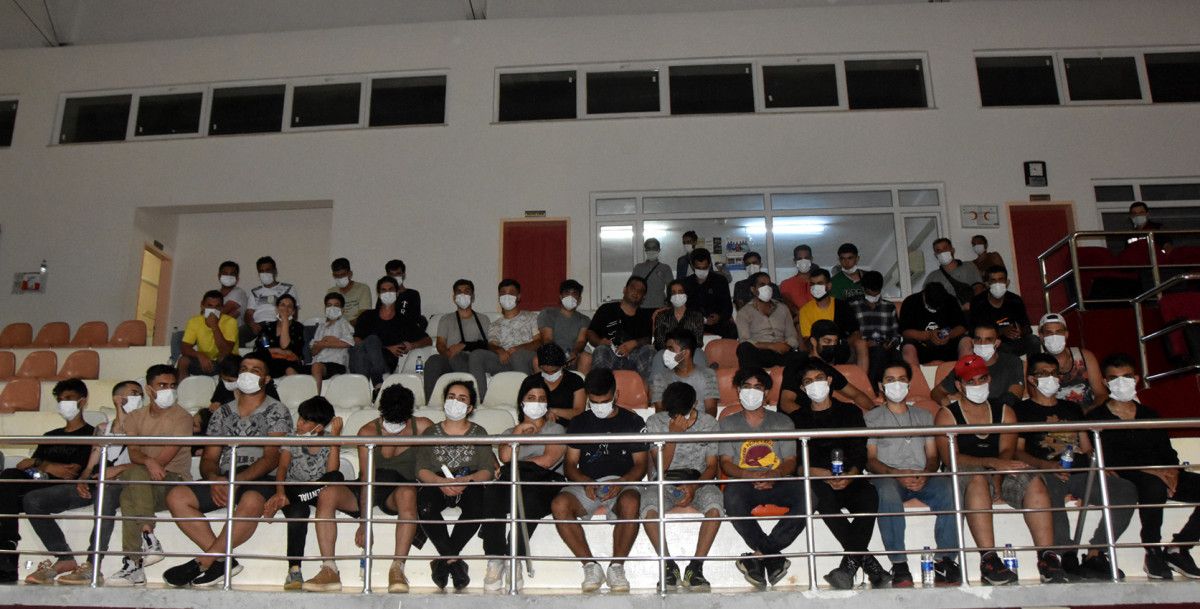 Antalya da yakalanan 160 kaçak göçmen, yerleşim yeri olmayan adaya bırakıldı #8