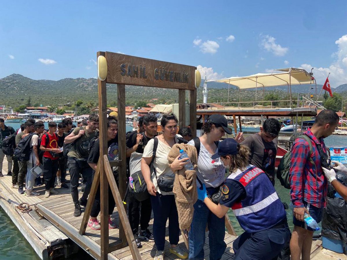 Kekova Adası nda 20 göçmen daha yakalandı #2