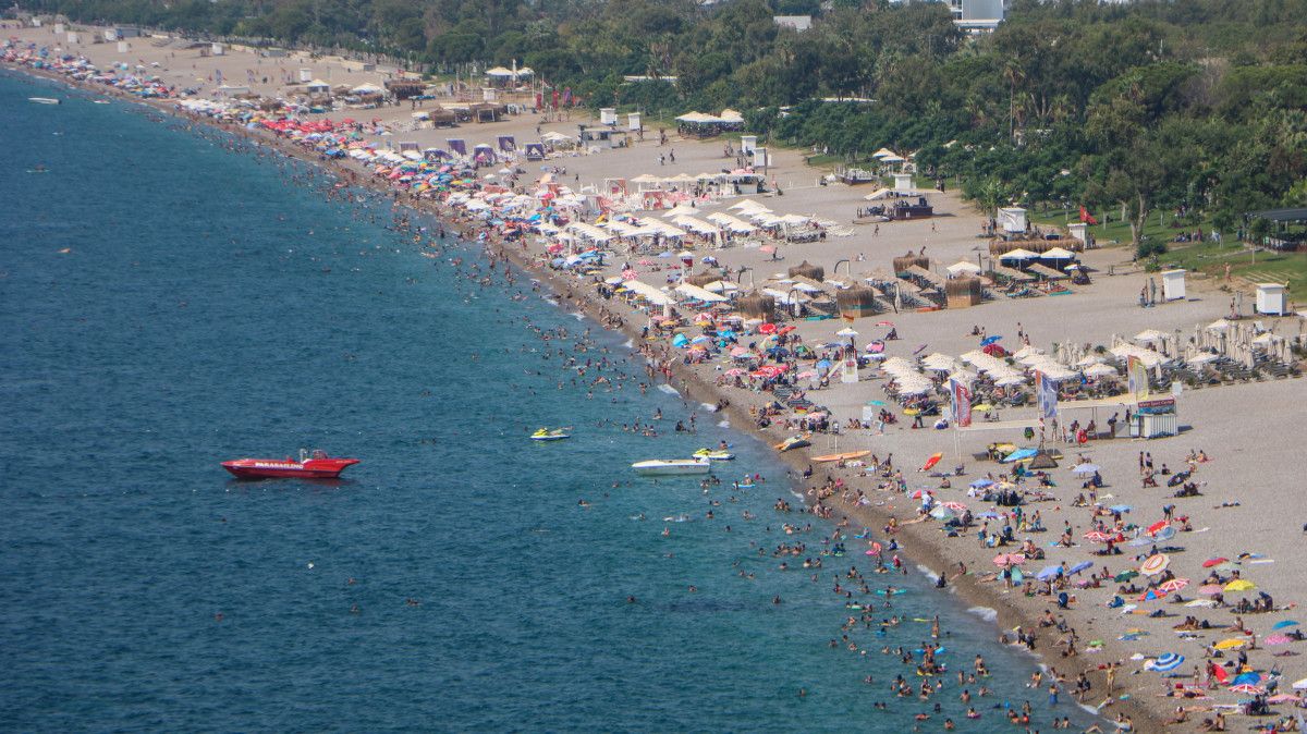 Antalya da deniz suyu sıcaklığı 31 dereceye ulaştı #3