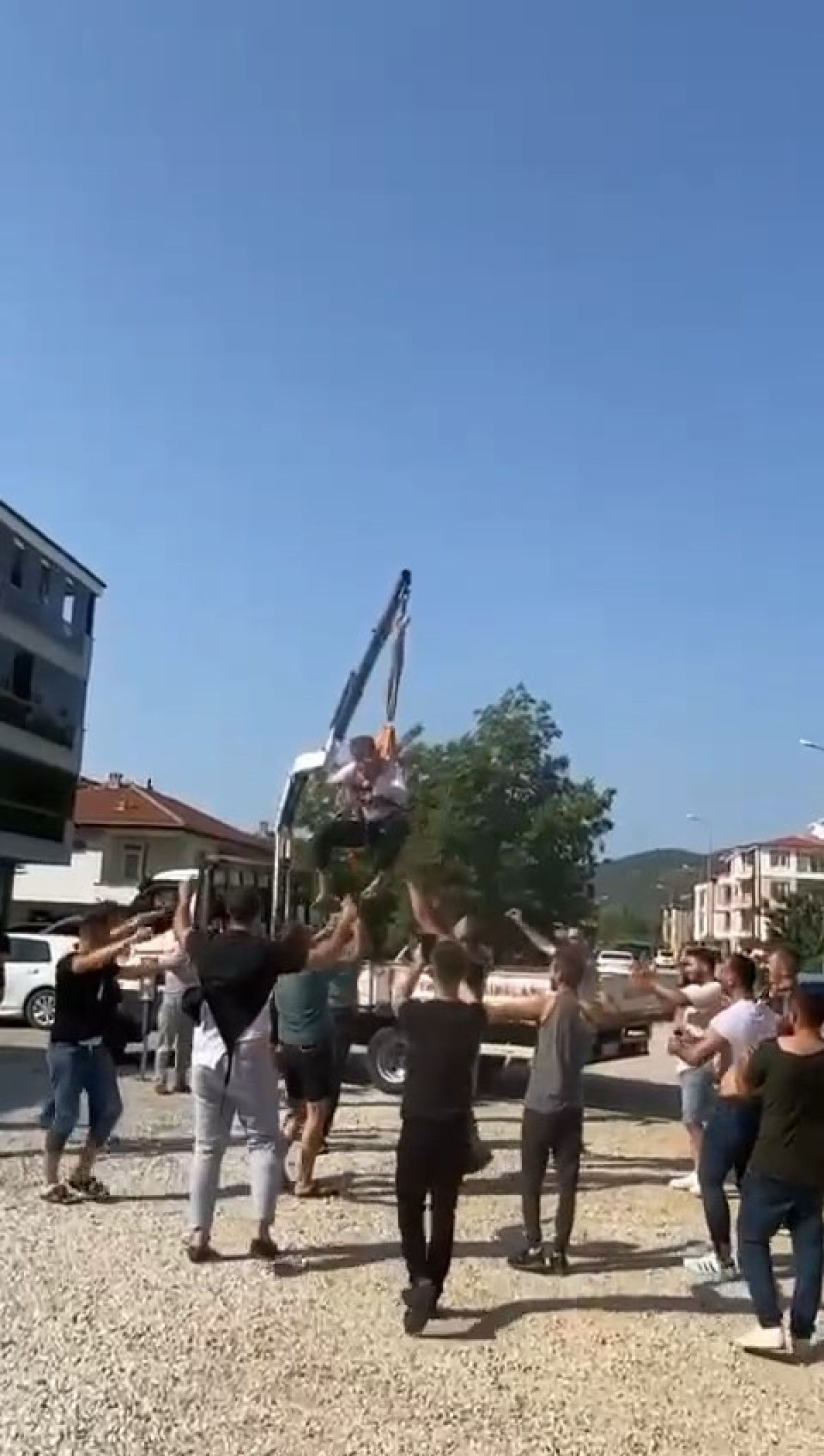 Bursa da vince bağlanan damadın altında oyun oynadılar #4