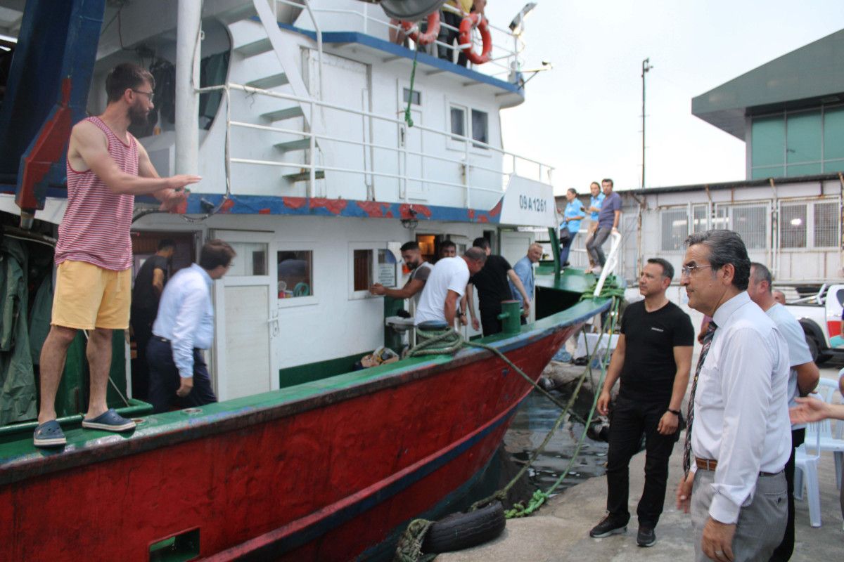 Kuşadası nda balıkçılar denize açıldı #2