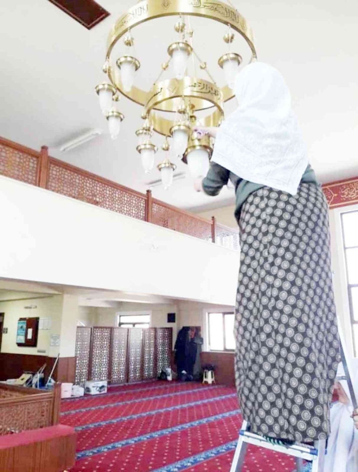 Afyonkarahisar da 30 ev kadını her hafta bir camiyi temizliyor #4