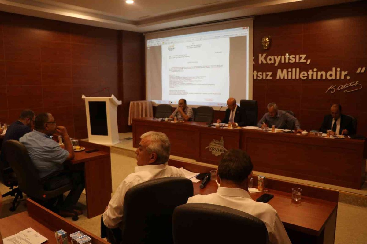 Kırşehir de Cumhur İttifakı belediye meclisi toplantısını terk etti #1