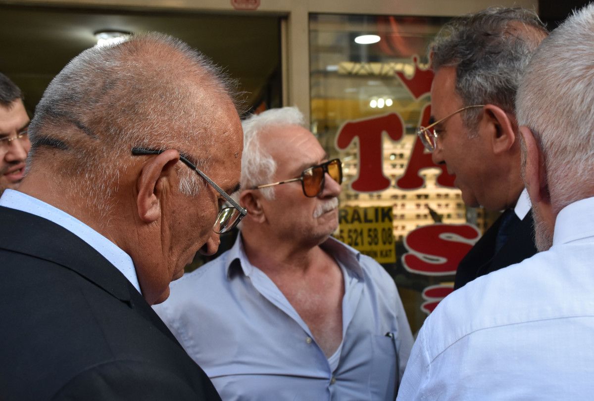 Sivas ta esnaf ziyareti yapan CHPli vekiller ile halk arasında tartışma #6