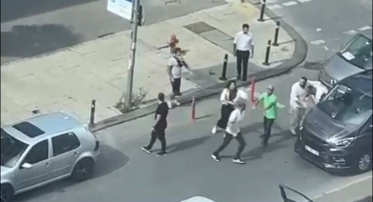 Maltepe de minibüs şoförlerinin arasında yol verme kavgası çıktı #3