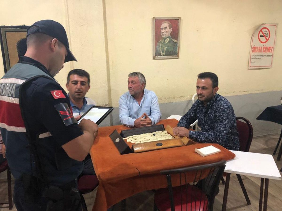 81_ilde_kumar_ve_yasa_disi_bahis_uygulamasi_52_gozalti_74926.jpg