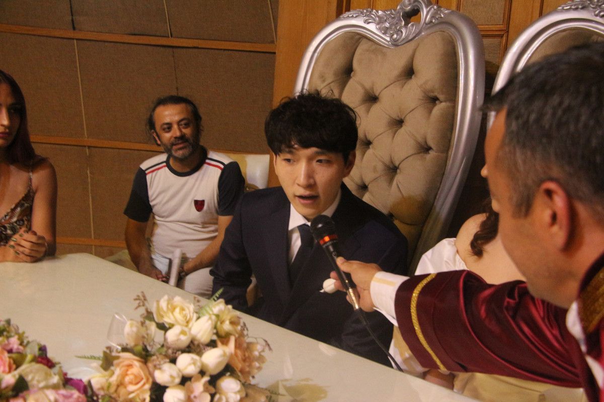 guney_koreli_seokjin_gezi_icin_geldigi_turkiye_de_tanistigi_sidar_ile_evlendi_12083.jpg