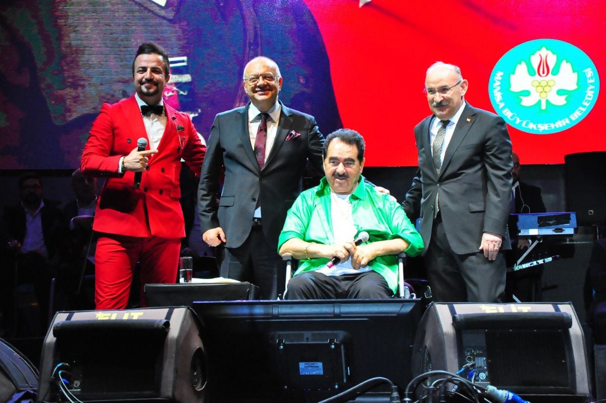 İbrahim Tatlıses, Manisa konserine de tekerlekli sandalyeyle çıktı #8