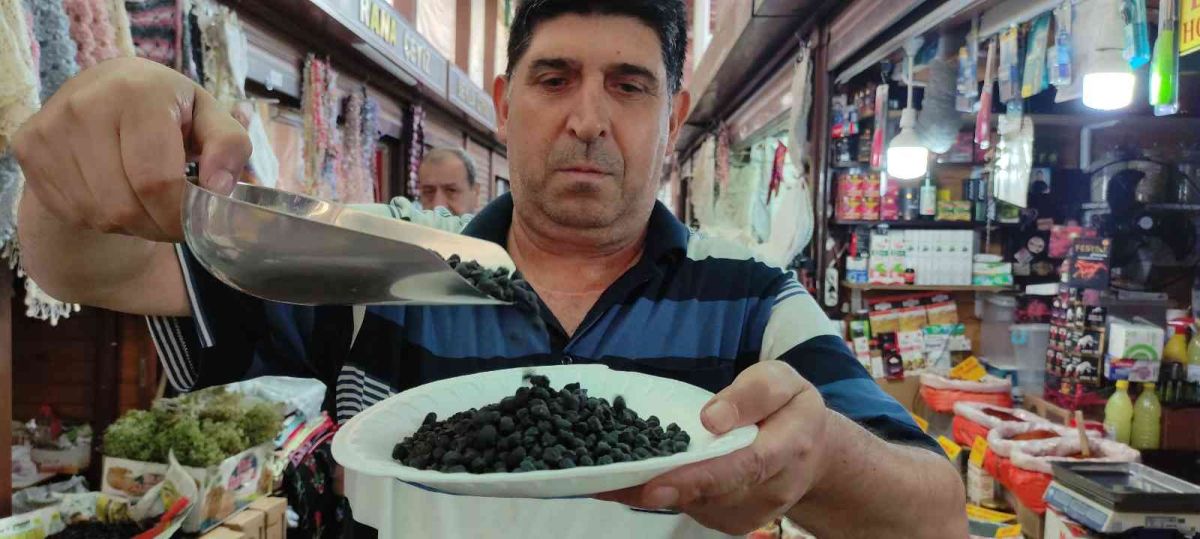 Bursa’daki aktarın ürettiği siyah nohut yok satıyor #6