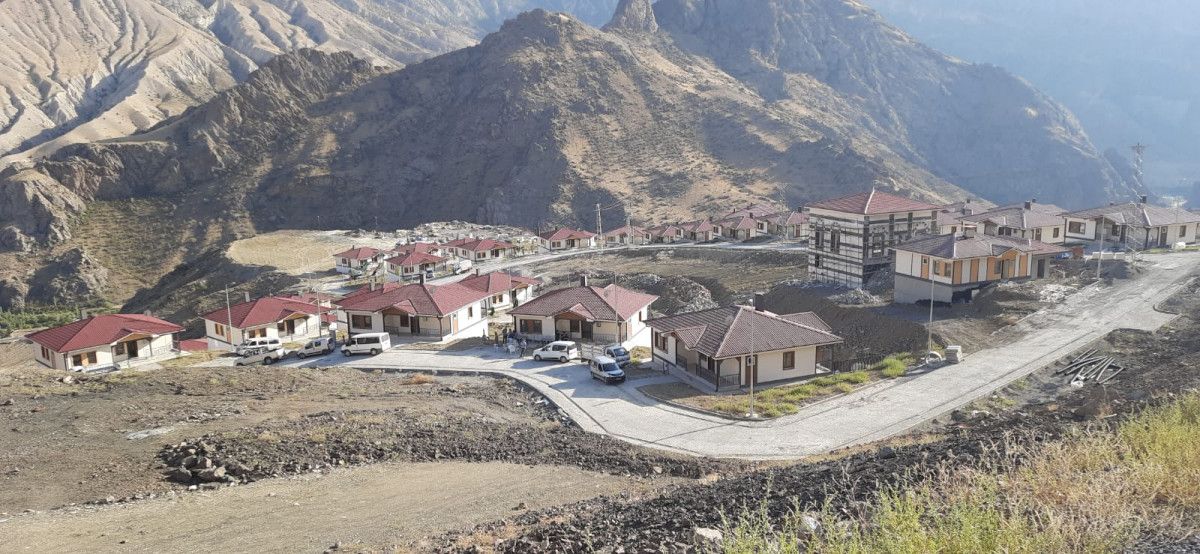 su_altinda_kalacak_yusufeli_nin_yeni_yerlesim_yerinde_2_etap_tasinmaya_hazir_43910.jpg
