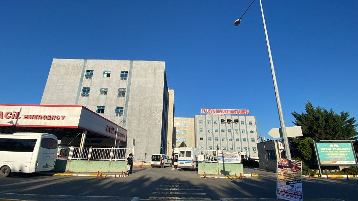 anne_kiz_doktor_hemsire_ve_guvenlik_gorevlisine_saldirdi_99695.jpg
