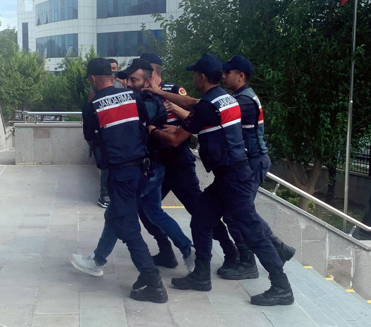 ates_actigi_esini_yaralayan_koca_1_ay_sonra_yakalandi_87225.jpg