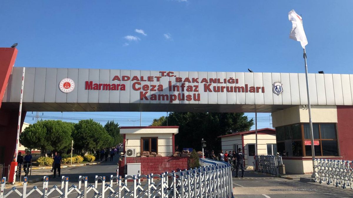 İsmi değişen Silivri Cezaevi nin yeni tabelası takıldı #1