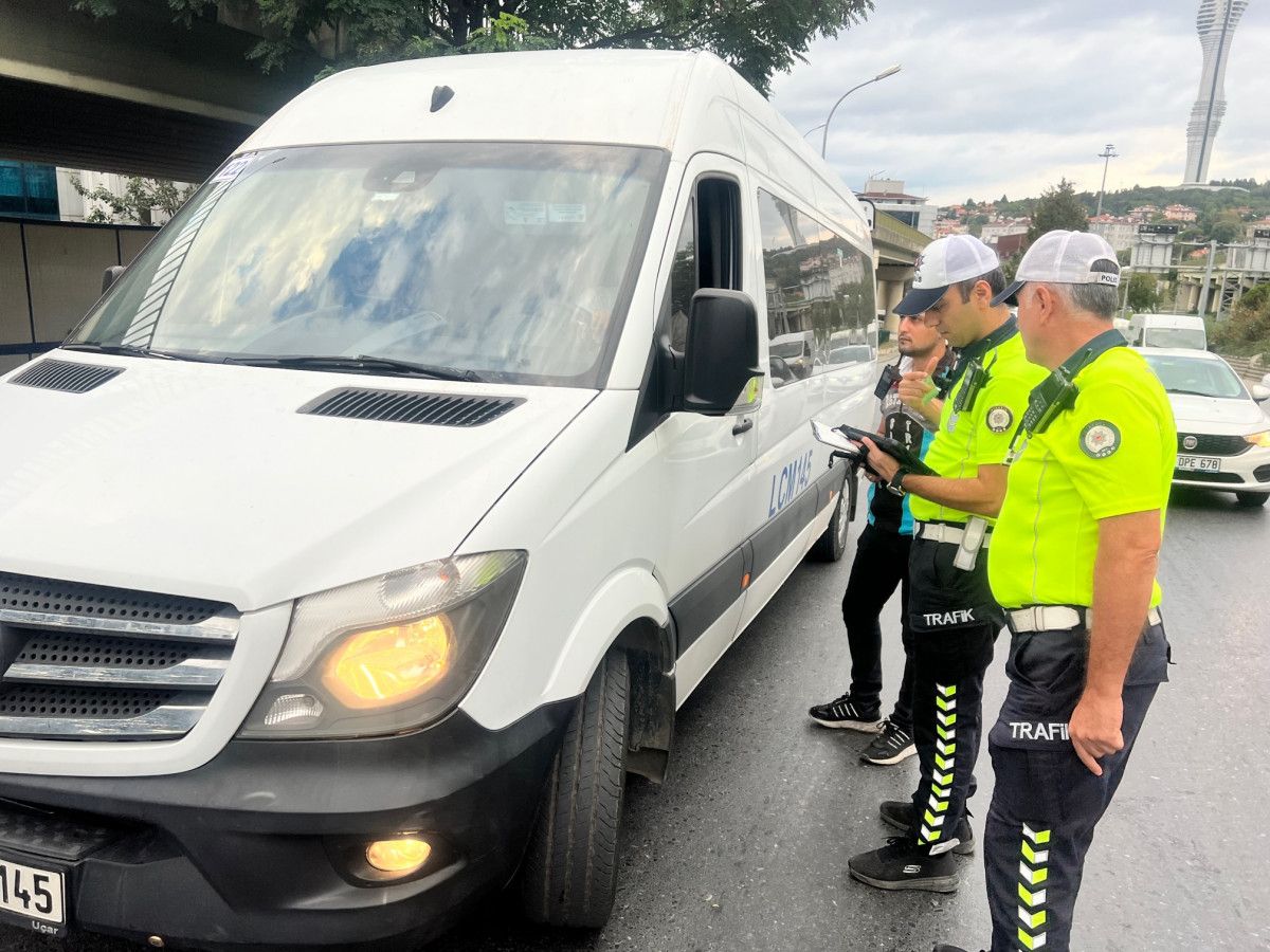 istanbul_da_okul_servislerine_denetim_suruculere_dur_lambasi_cezasi_24521.jpg