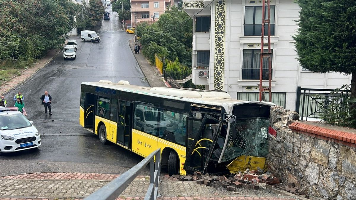 umraniye_039_de_iett_otobusu_duvara_carpti_2_kisi_yarali_73264.jpg