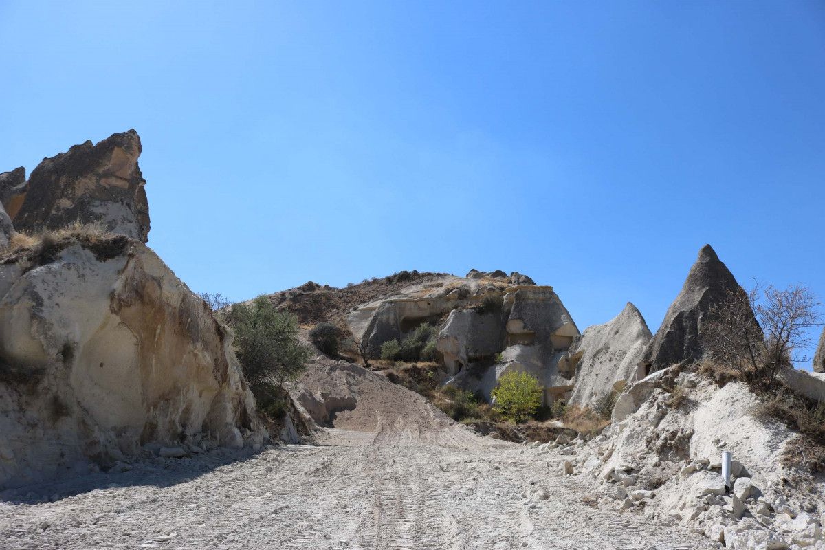kapadokya_da_tartismali_yol_uzerindeki_tuvalet_yikildi_51859.jpg