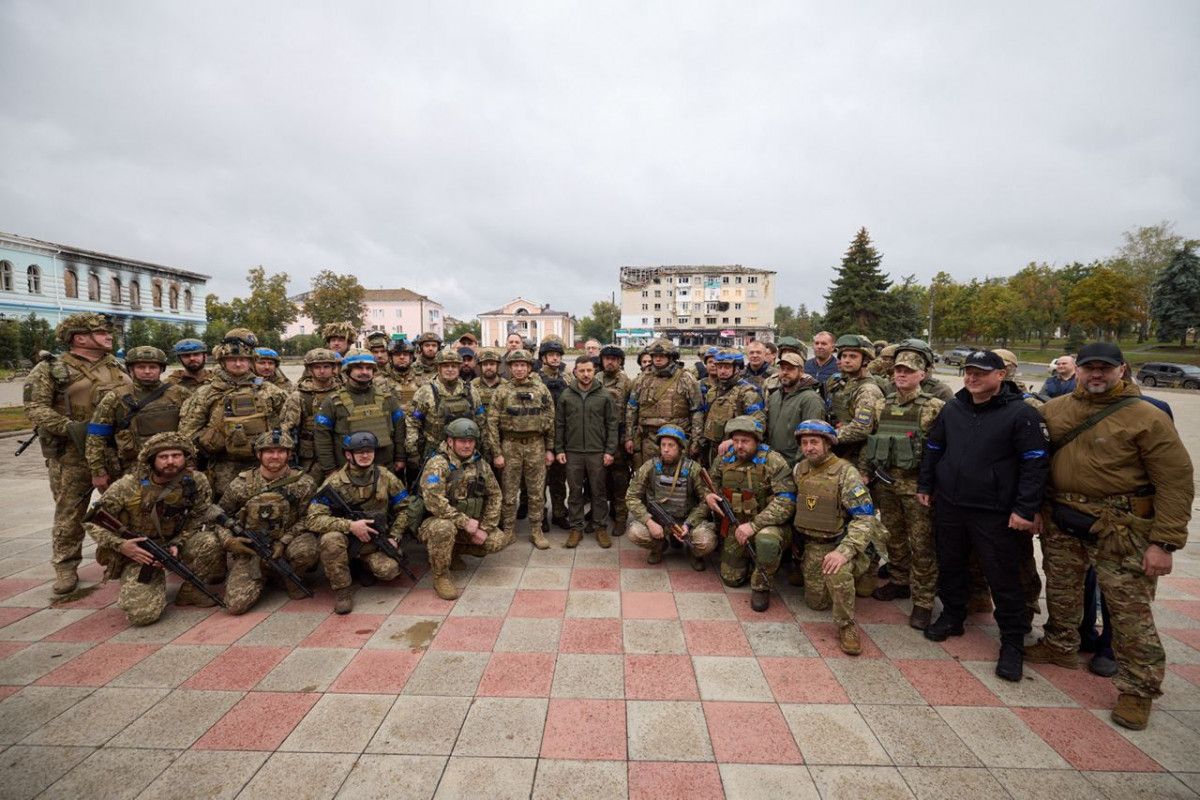 Vladimir Zelensky, Ukrayna nın kontrolüne geçen İzyum’u ziyaret etti #7